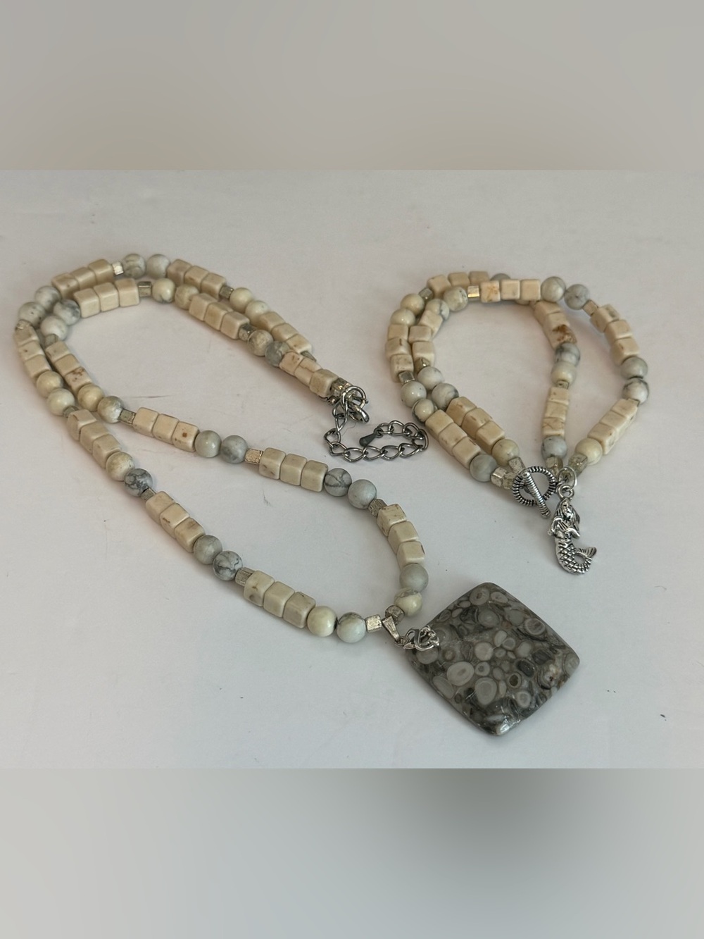 Artisan Crafted Undyed Natural Howlite Jasper Necklace and Bracelet Set